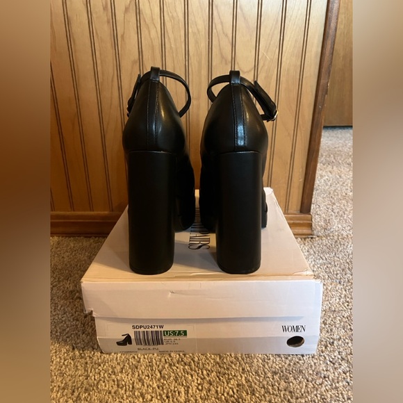 Dream Pairs- black women’s high chunky platform heels with ankle strap. Size 7.5 - Picture 3 of 7